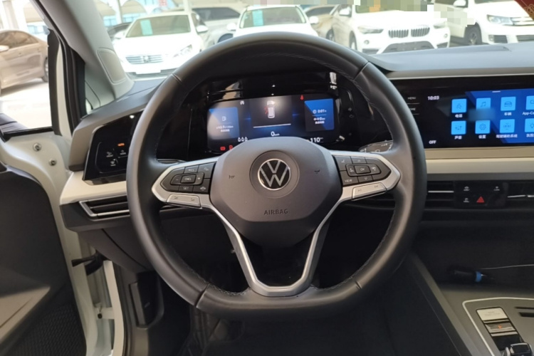 Volkswagen Golf 2021 car image #11