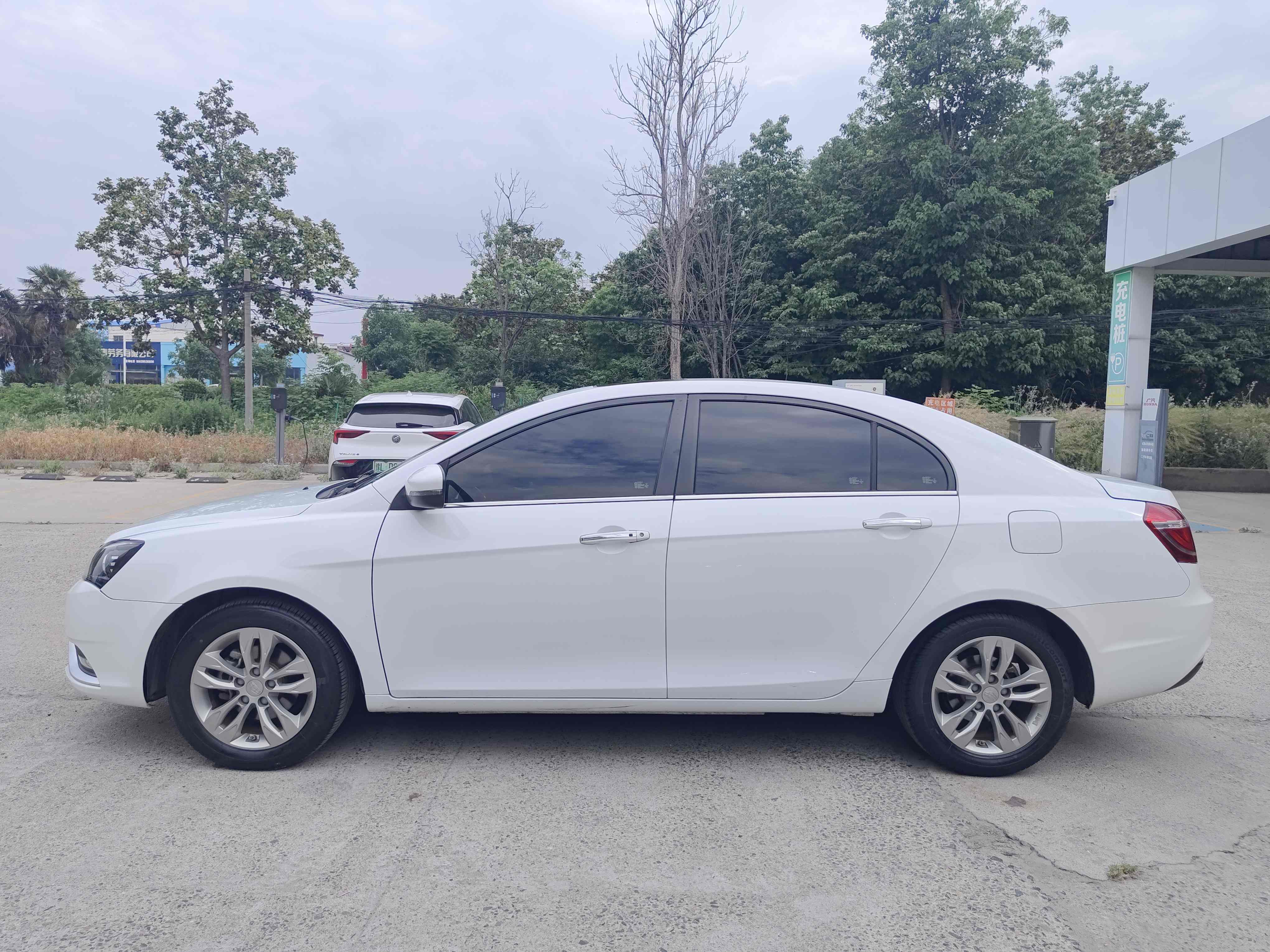 GEELY Emgrand 2016 car image #7