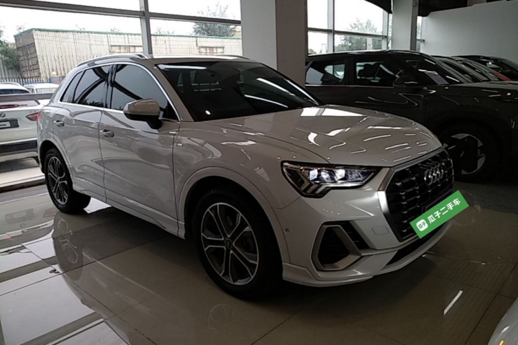 Audi Q3 2021 car image #4