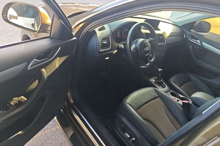 Audi Q3 2017 car image #16