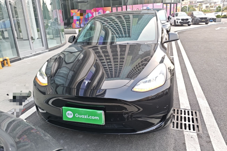 Tesla Model Y 2022 immagine di auto #3