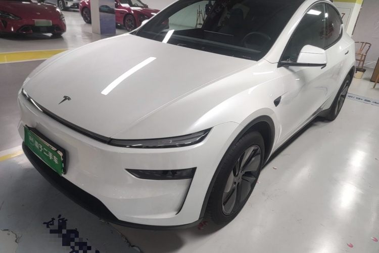 Tesla Model Y 2026 car image #2