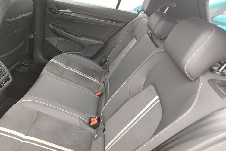 Volkswagen Golf 2022 car image #17
