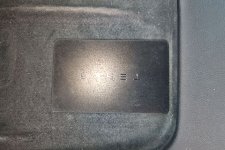 Tesla Model Y 2022 car image #14