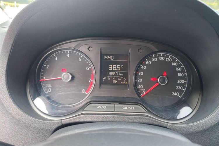 Volkswagen Polo 2018 car image #16