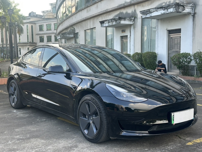 Tesla Model 3 2022 car image 