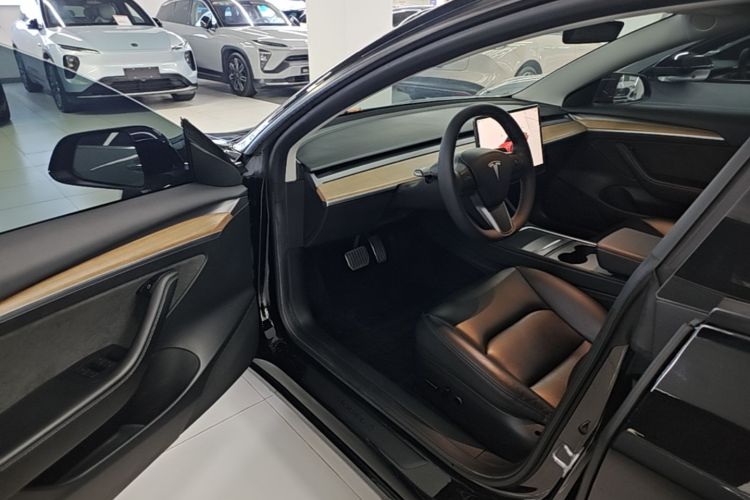 Tesla Model 3 2022 car image #16