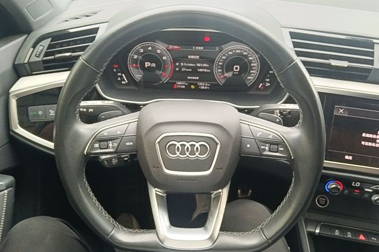 Audi Q3 2024 car image #14