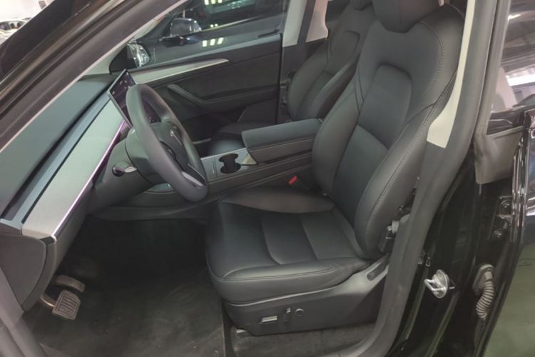 Tesla Model Y 2023 car image #15