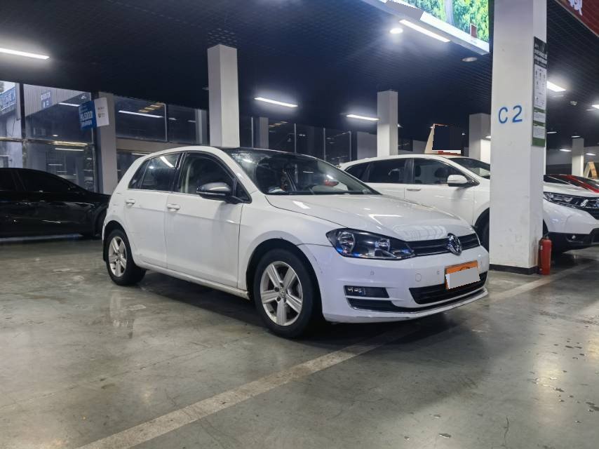 Volkswagen Golf 2017 car image #3