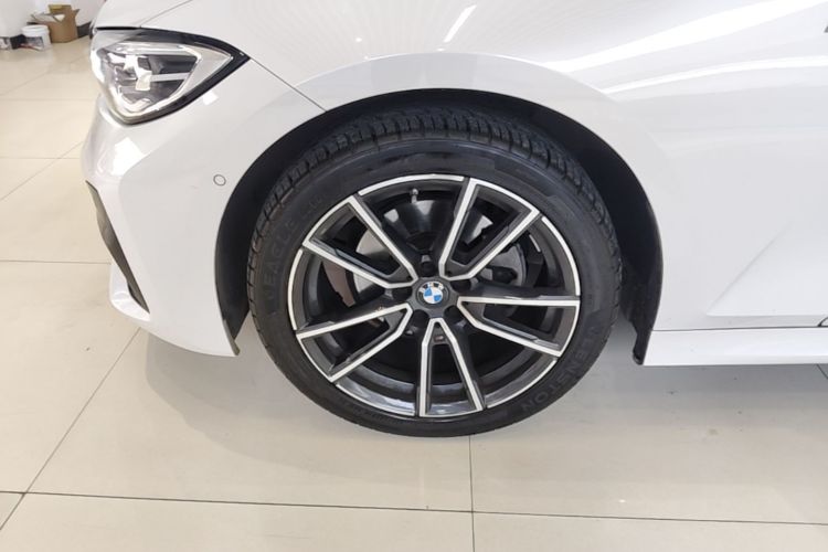 BMW 3 Series 2022 car image #9