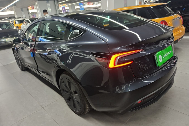 Tesla Model 3 2026 immagine di auto #5