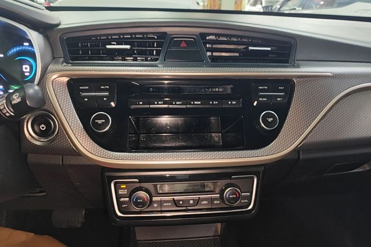 GEELY Emgrand New Energy 2021 #17 GEELY Emgrand New Energy 2021 car image #17