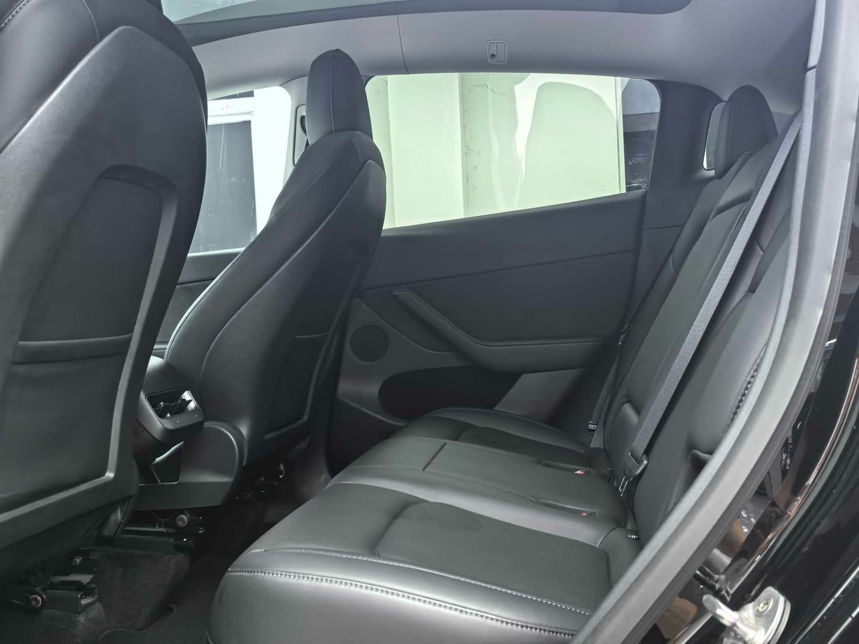 Tesla Model Y 2021 #5 Tesla Model Y 2021 car image #5