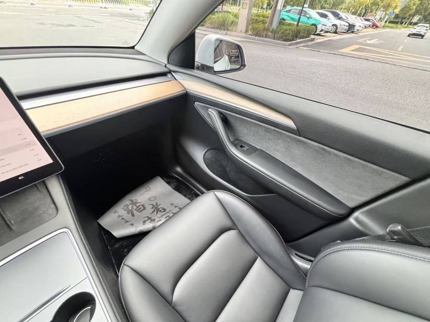 Tesla Model Y 2021 #4 Tesla Model Y 2021 car image #4