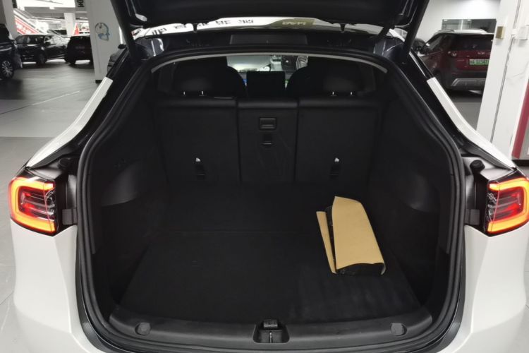 Tesla Model Y 2024 #19 Tesla Model Y 2024 car image #19