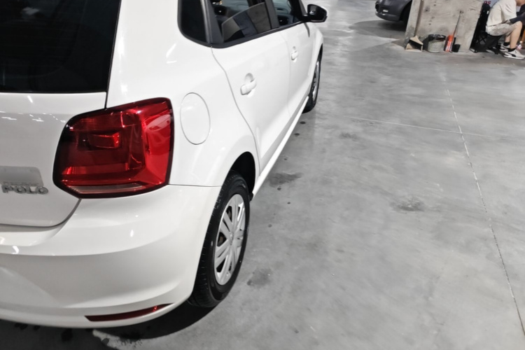 Volkswagen Polo 2016 car image #8
