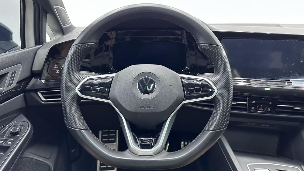 Volkswagen Golf 2023 car image #10