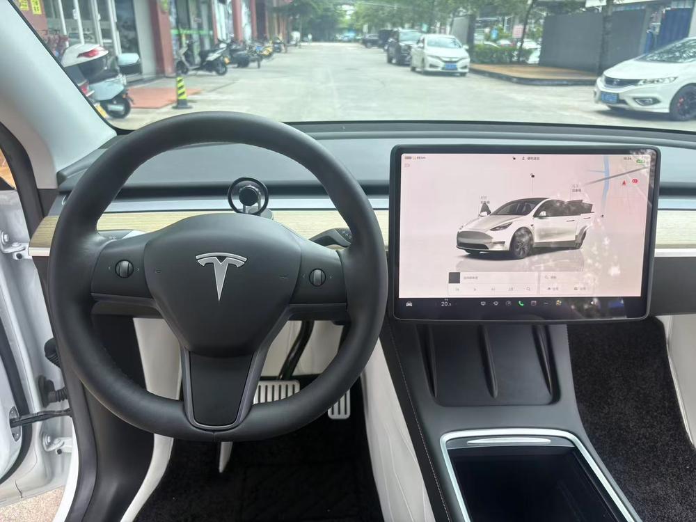 Tesla Model Y 2023 car image #15