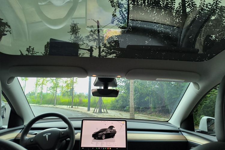 Tesla Model Y 2022 #16 Tesla Model Y 2022 car image #16