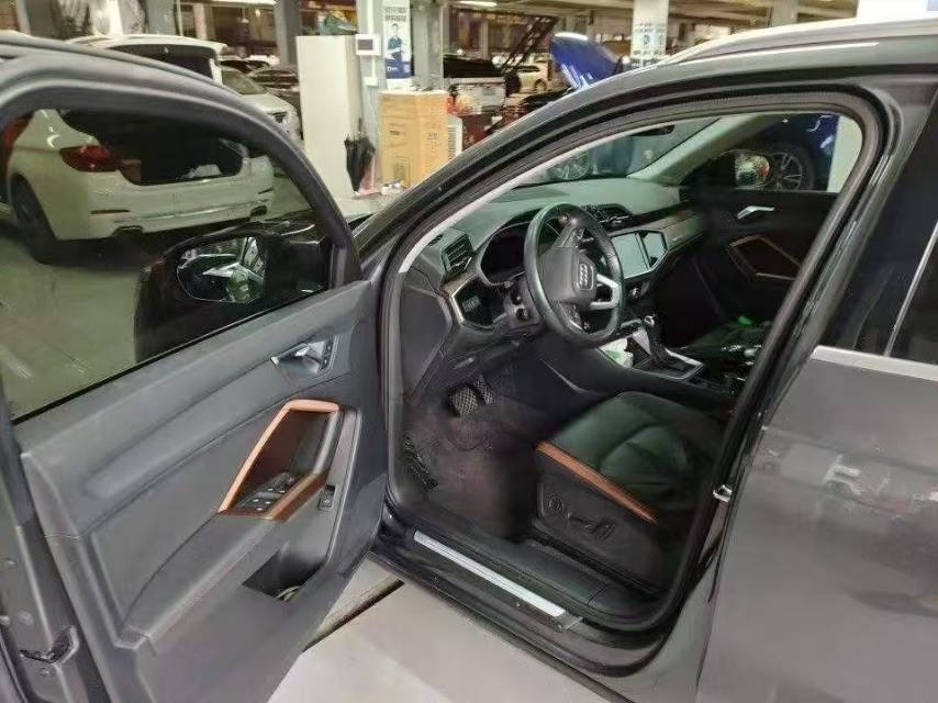 Audi Q3 2020 car image #4