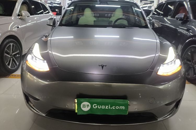 Tesla Model Y 2023 car image #3