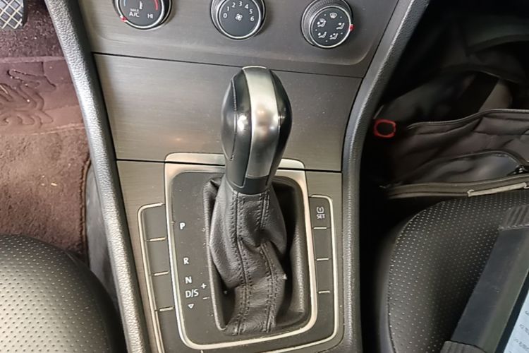 Volkswagen Golf 2015 car image #14