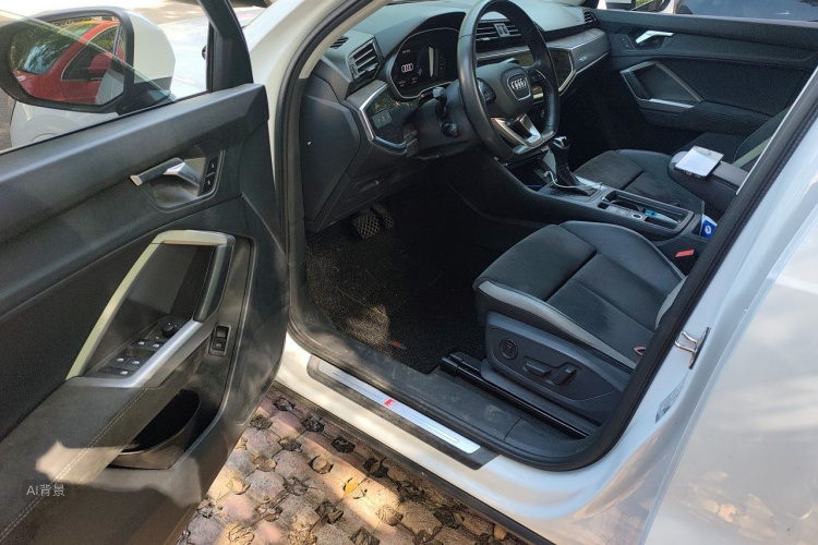 Audi Q3 2022 car image #18