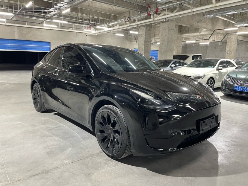 Tesla Model Y 2023 car image #3