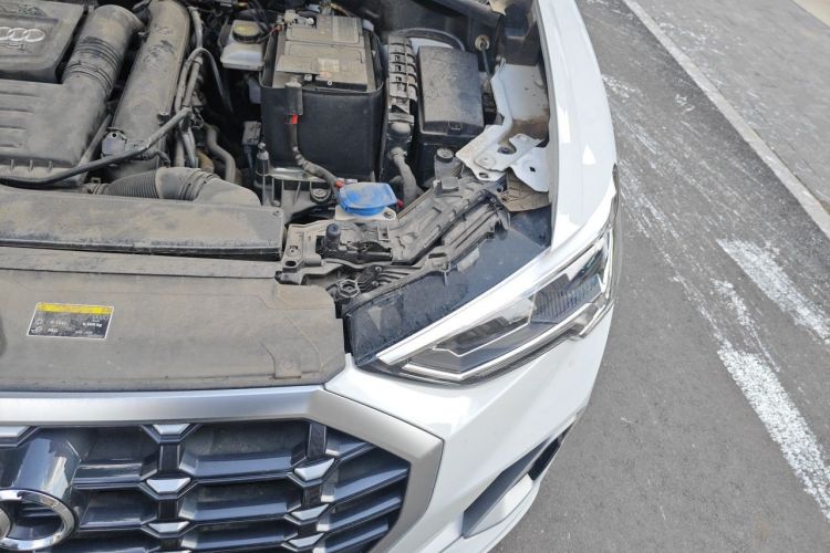 Audi Q3 2023 car image #25