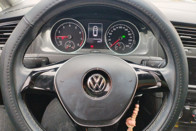 Volkswagen Golf 2017 car image #11