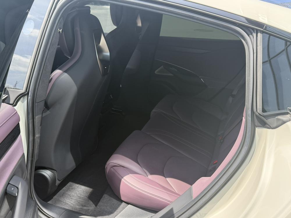 MI SU7 2024 car image #17