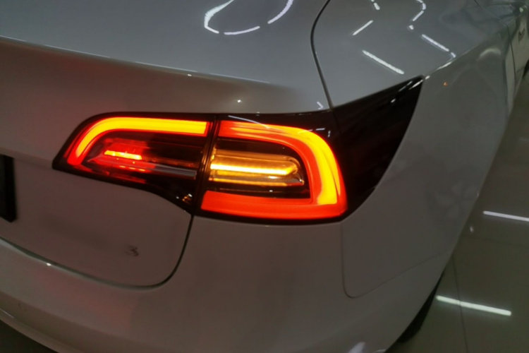 Tesla Model 3 2021 car image #8