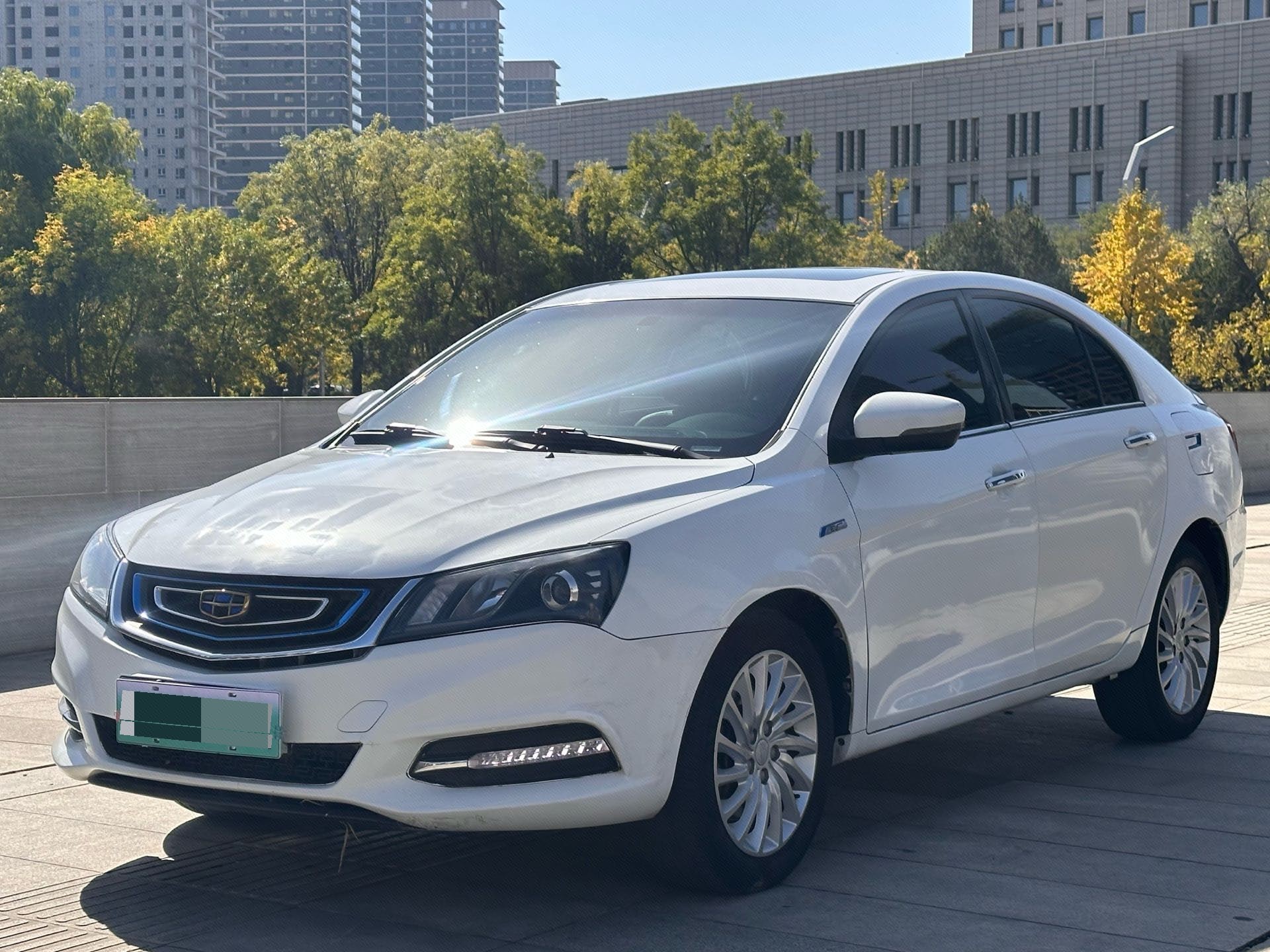 GEELY Emgrand New Energy 2017 GEELY Emgrand New Energy 2017 изображение автомобиля