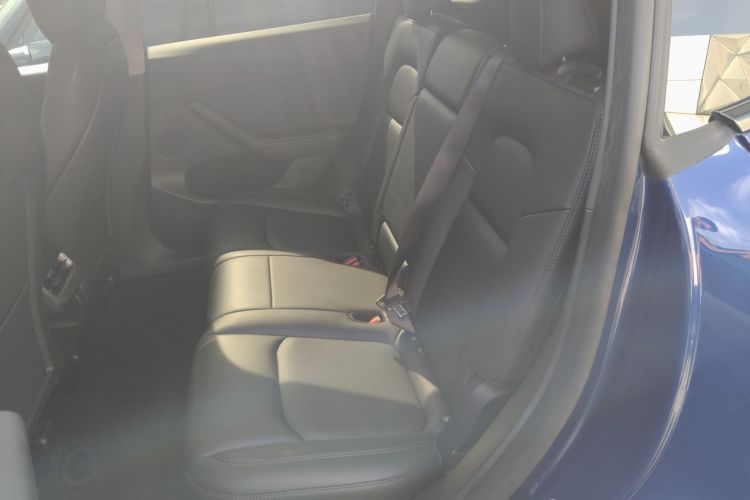 Tesla Model Y 2023 car image #17