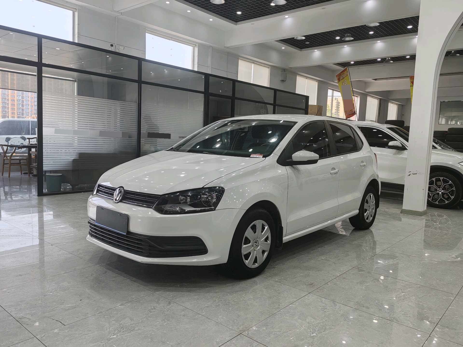 Volkswagen Polo 2016 car image 