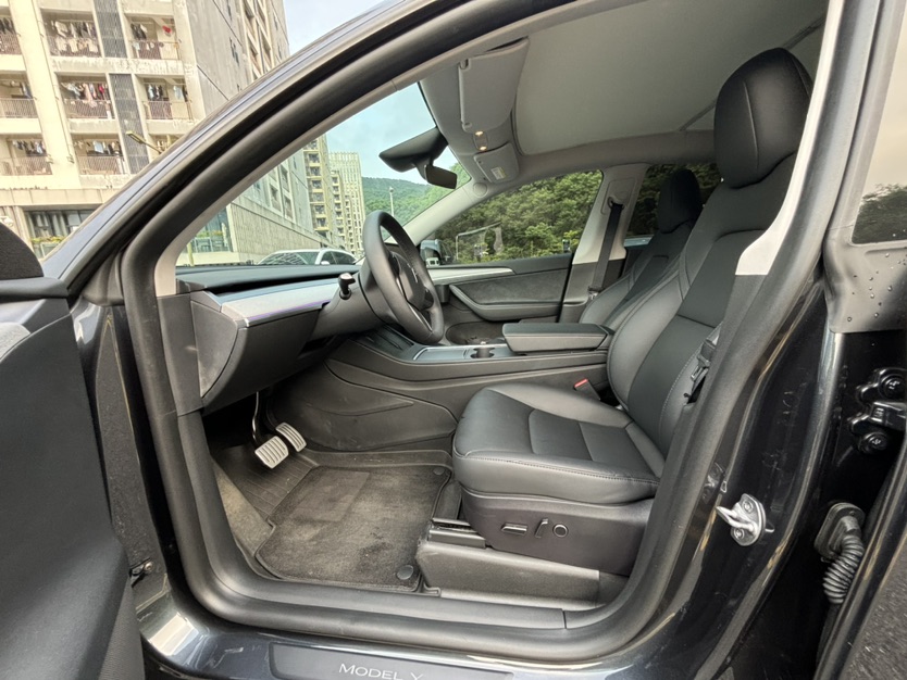 Tesla Model Y 2024 immagine di auto #4