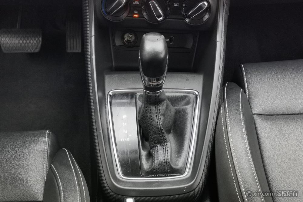 MG ZS 2017 car image #16