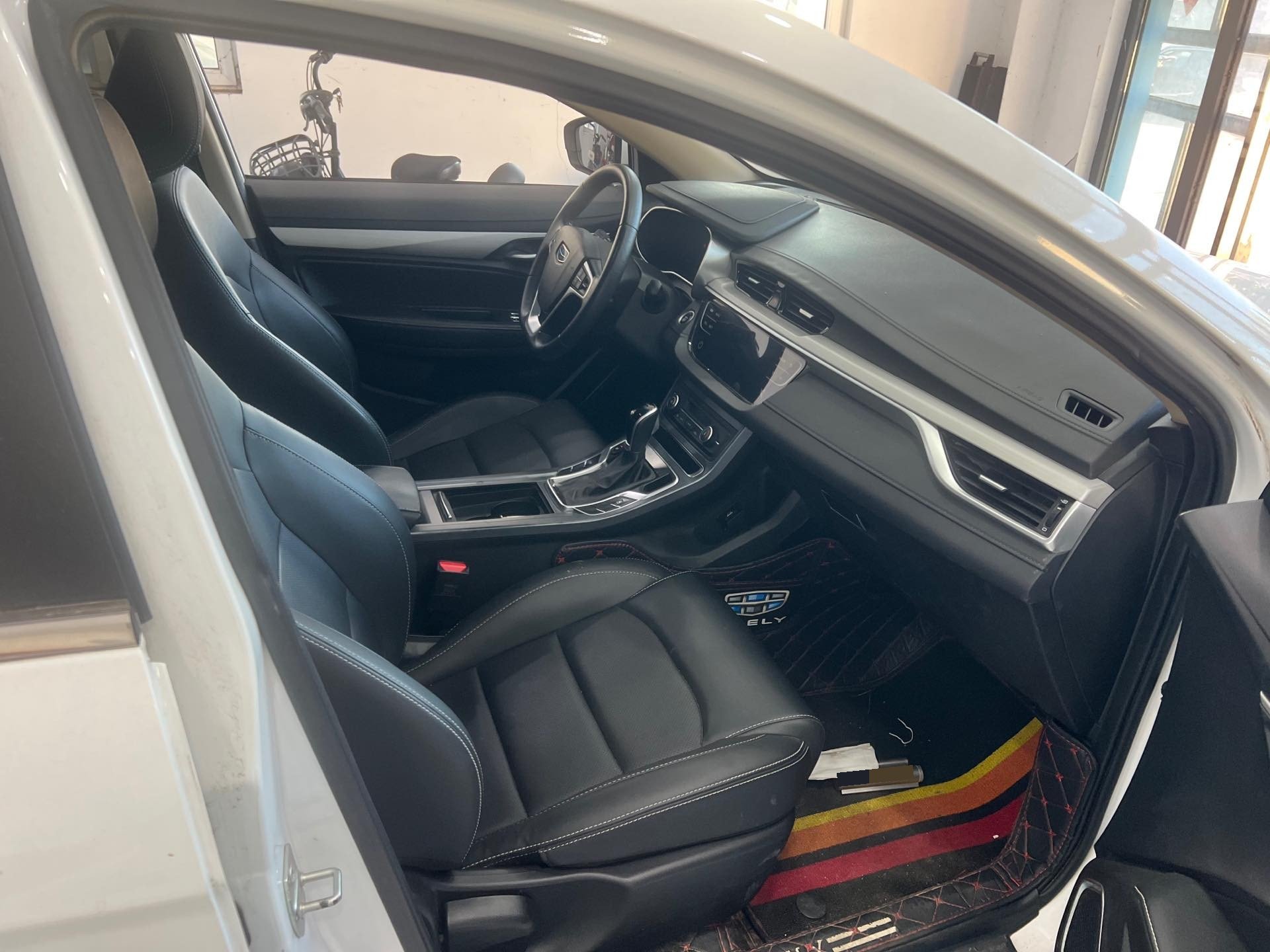 GEELY Emgrand 2018 car image #3