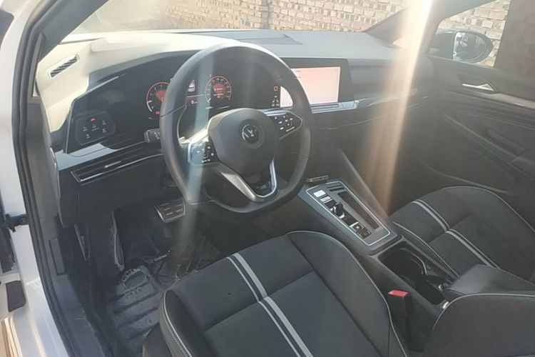 Volkswagen Golf 2022 car image #10