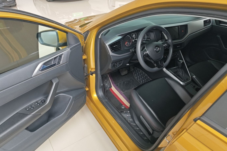 Volkswagen Polo 2020 car image #16