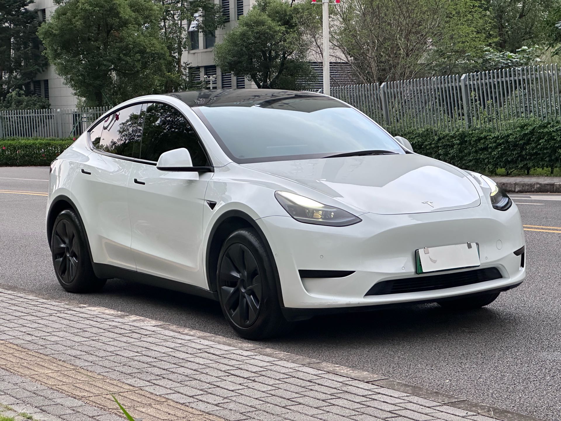 Tesla Model Y 2024 #3 Tesla Model Y 2024 car image #3