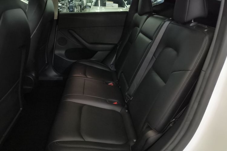 Tesla Model Y 2022 car image #17
