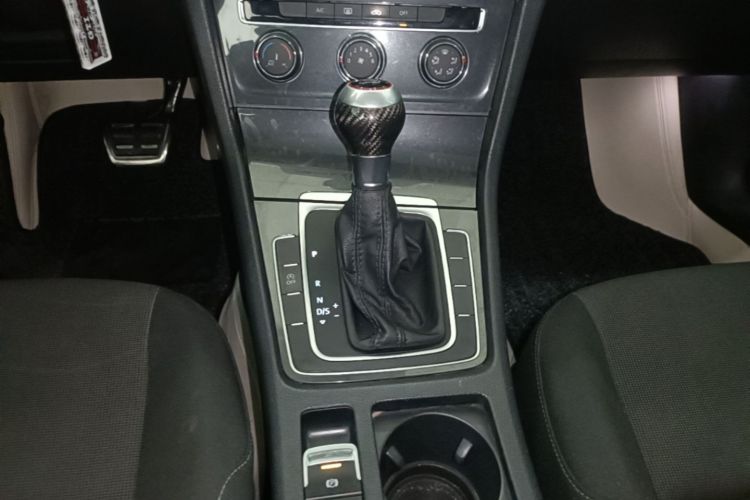 Volkswagen Golf 2019 car image #14