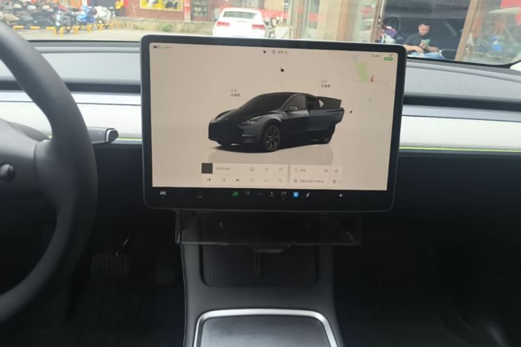 Tesla Model Y 2025 #13 Tesla Model Y 2025 car image #13