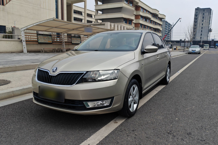 Skoda Rapid 2014 image de voiture #2