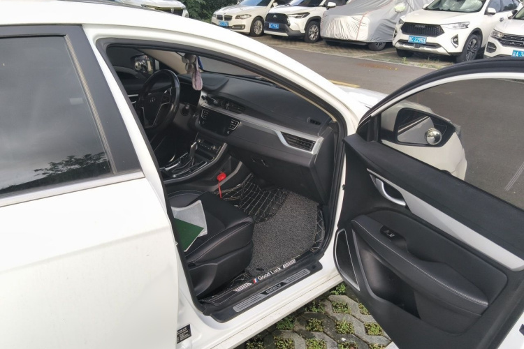 GEELY Emgrand 2018 #27 GEELY Emgrand 2018 car image #27