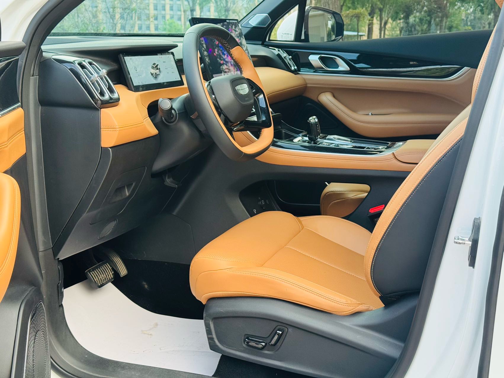 GEELY Boyue L 2025 car image #7