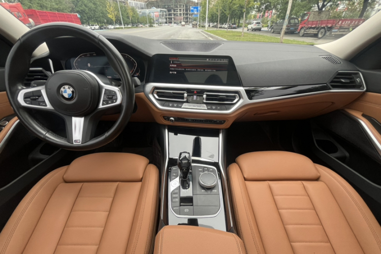 BMW 3 Series 2020 car image #10