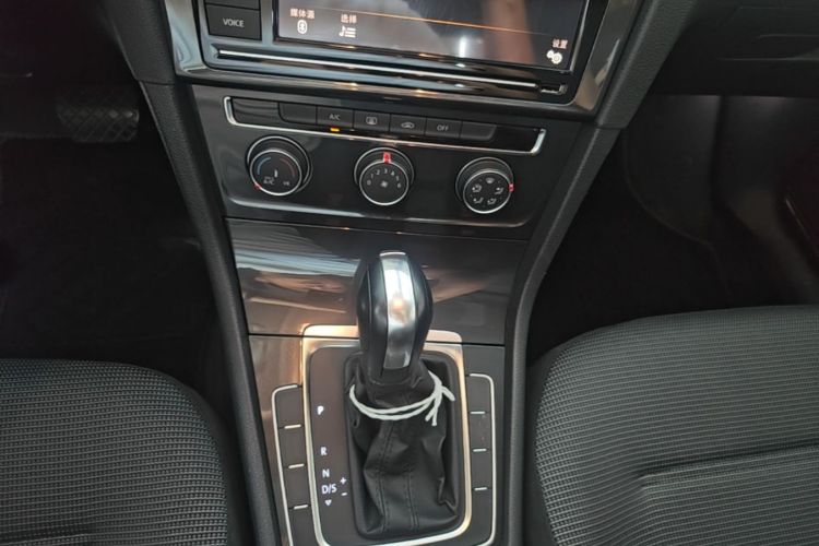Volkswagen Golf 2019 #18 Volkswagen Golf 2019 car image #18